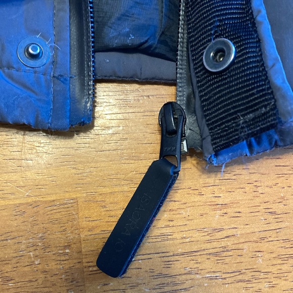 Isaora io Mens Size S Grey Puffer Winter Coat Genuine Down Feathers *FLAWED* - Picture 10 of 16